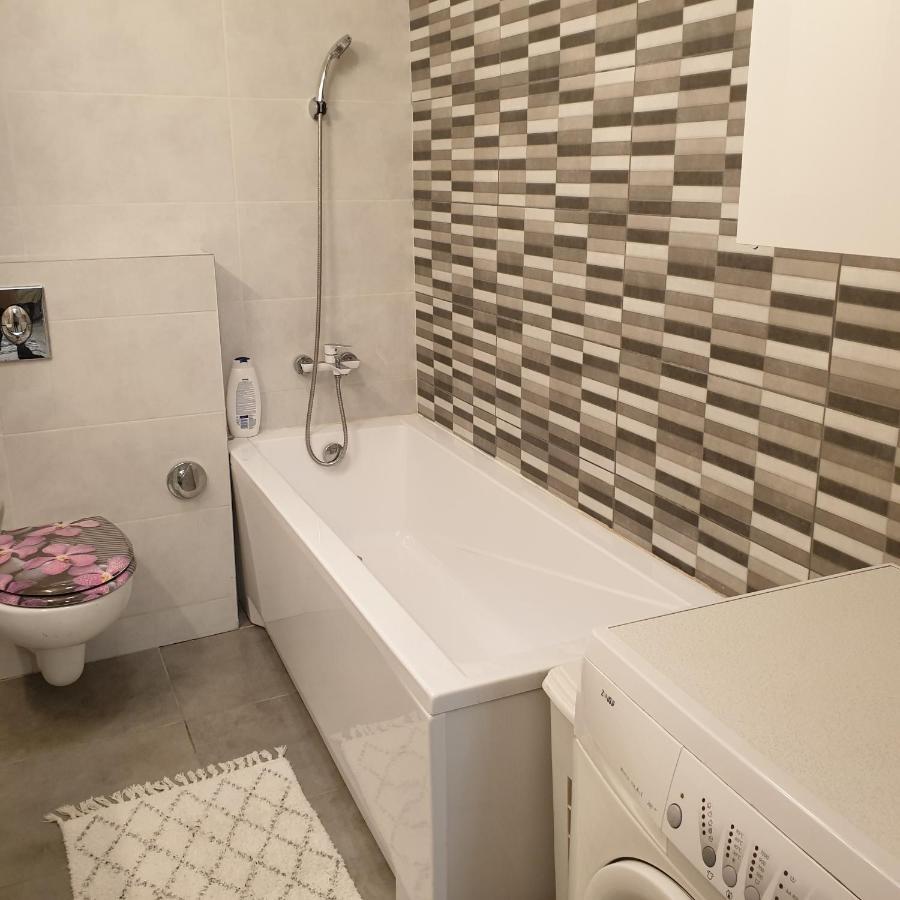 Carolina Sweet Apartament Oradea Eksteriør billede