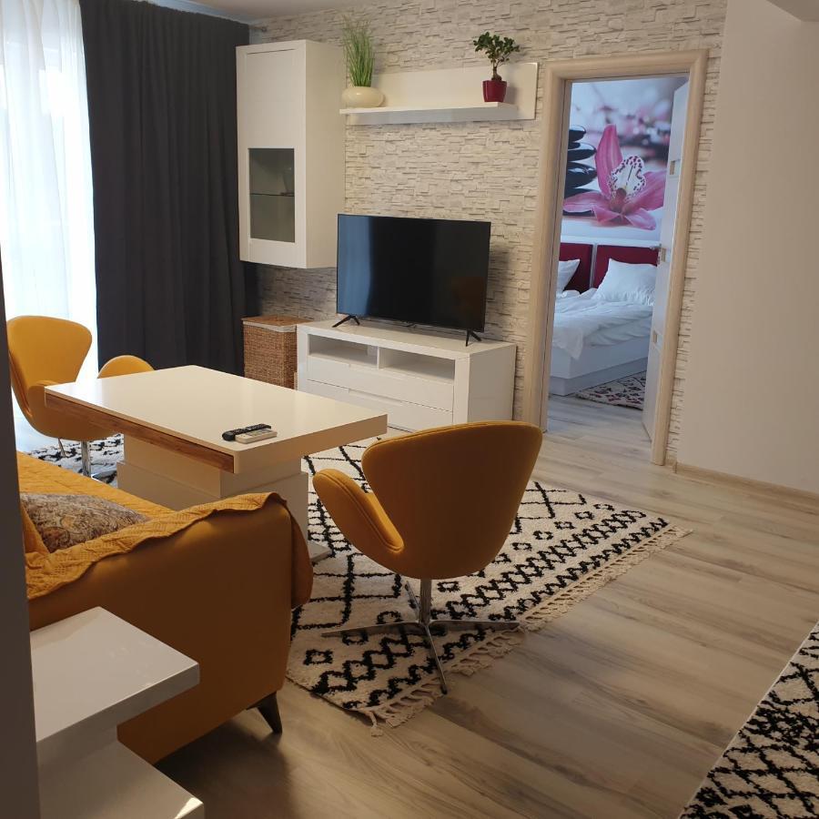 Carolina Sweet Apartament Oradea Eksteriør billede